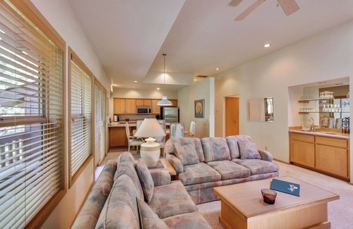 Sunriver Condo | Experience The Ridge at Sunriver: Pool, Hot Tub & Bikes