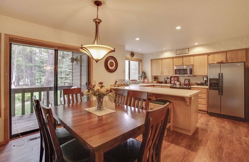 Sunriver Condo | Experience The Ridge at Sunriver: Pool, Spa & Bikes Await
