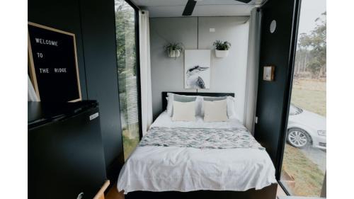 Korweinguboora House | Inviting Stay at The Ridge - Child-Friendly Retreat