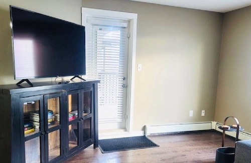 St. Albert Condo | Cozy Getaway at The Ridge Condo with Kitchen & Kid-Friendly Perks