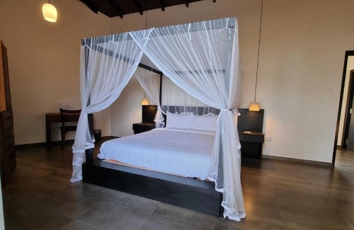 Doluwa Cabin | Cozy Retreat at The Ridge House with Breakfast Included