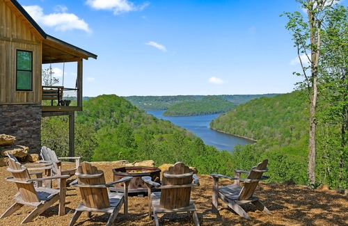 Smithville Ski Chalet | Explore The Ridge: Breathtaking Lake Views & Top Amenities