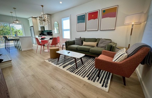 Roselawn Finance House | Experience The Ridge Retreat – HGTV Designed & Pet Friendly