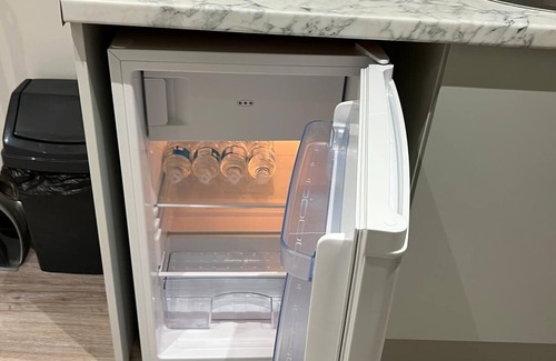 Cray Valley East Apartment | Your Ideal Getaway Awaits With Kitchen & Breakfast Options