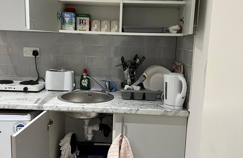 Cray Valley East Apartment | Your Ideal Getaway Awaits With Kitchen & Breakfast Options