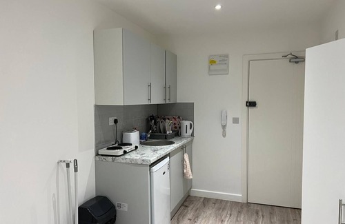 Cray Valley East Apartment | Your Ideal Getaway Awaits With Kitchen & Breakfast Options