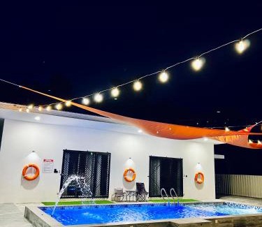 Port Dickson House | The Rina Homestay-Whole Villa with Private Pool,BBQ & Karaoke-Near Beach-
