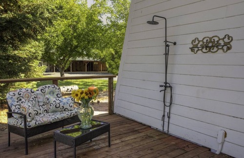 Finley Apartment | Top-Rated Ripe Choice Farm Stay with Lake View & Pet Friendly