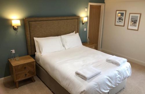 Coltishall Hotel | Pet-Friendly Getaway at The Rising Sun - Rated 9/10!