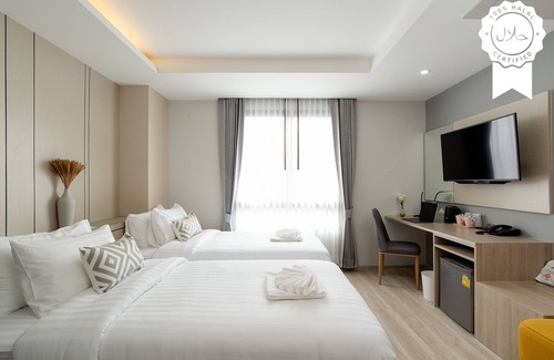 Bang Phlat Hotel | Budget-Friendly Stay at The Riski Hotel, Bangphlat Station