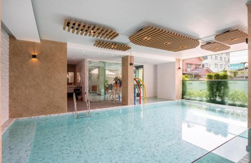 Bang Phlat Hotel | Experience The Riski Hotel Near Bangphlat Station