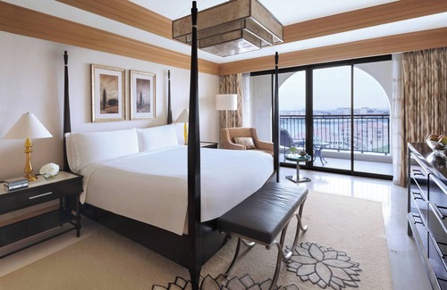 Abu Dhabi Hotel | Discover The Ritz-Carlton Abu Dhabi, Grand Canal Oasis