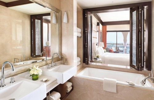 Abu Dhabi Hotel | Discover The Ritz-Carlton Abu Dhabi, Grand Canal Oasis