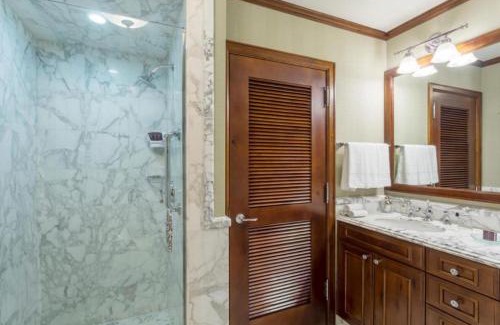 Aspen House | Experience The Ritz-Carlton Club 3 BR Residence in Aspen
