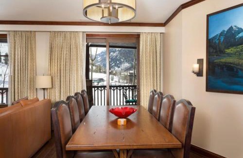 Aspen House | Experience The Ritz-Carlton Club 3 BR Residence in Aspen