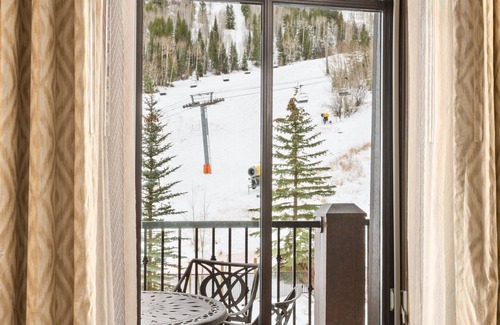 Aspen Condo | Indulge in Ritz-Carlton Club's Two-Bedroom Residence Aspen