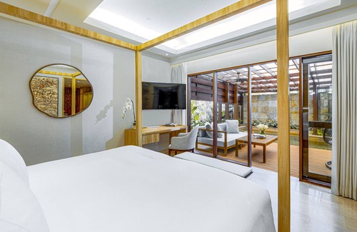 East Kuningan Hotel | Elegant Retreat at The Ritz-Carlton Jakarta, Mega Kuningan
