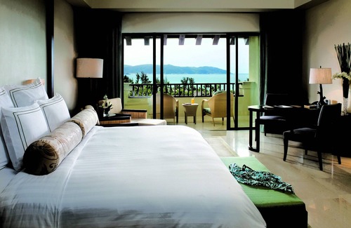 Jiyang Hotel | Elegant Stay at The Ritz-Carlton Sanya, Yalong Bay