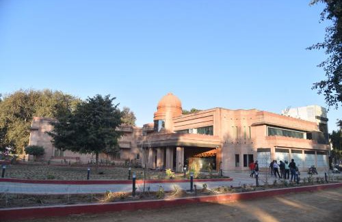 Chitrakoot Hotel | Budget-Friendly Stay at The River Front Resort with Breakfast