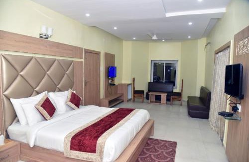 Chitrakoot Hotel | Budget-Friendly Stay at The River Front Resort with Breakfast
