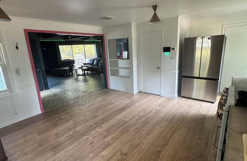 Prospect House | River Hideaway: Unwind with Spa, Hot Tub & Family Fun