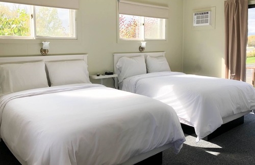 Algoma Hotel | River Hills Motel: Family-Friendly Retreat in Algoma, WI