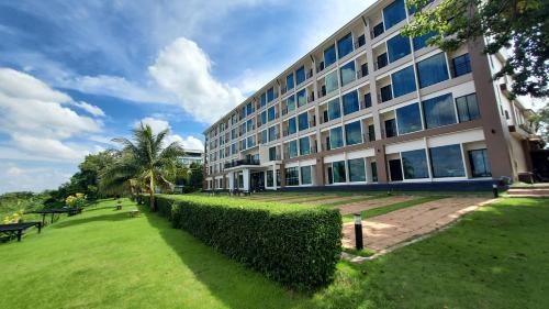 Nakhon Phanom Hotel | Discover The River Hotel: 4-Star Rated Getaway Awaits