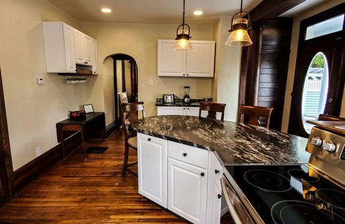 Ohiopyle House | Relax at The River House: 3BR Retreat with Hot Tub