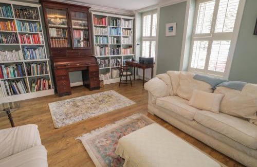 Ramelton House | Experience The River House: Pet-Friendly Retreat with 10/10 Rating