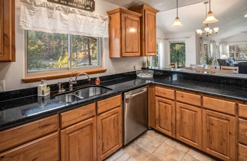 Post Falls House | River House - Scenic Riverfront Estate with Pool & Ocean View