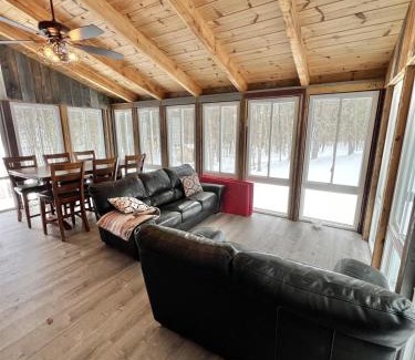 Hiram House | Inviting River House Retreat for Families and Pets