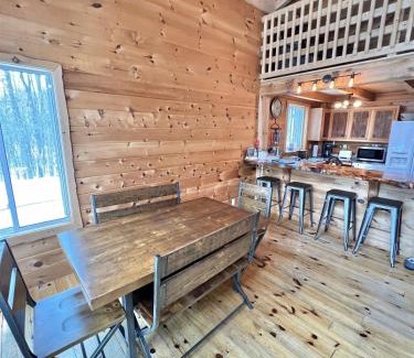 Hiram House | Inviting River House Retreat for Families and Pets