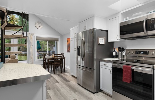 Hobart House | Experience The River House in Maple Valley: 10/10 Rating!