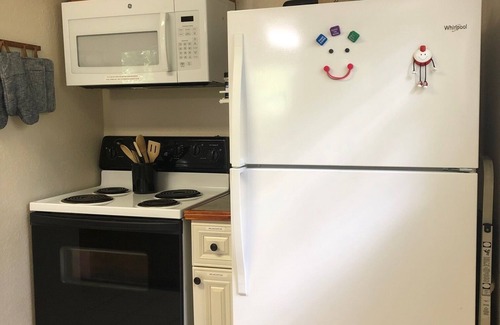 Mayo House | Guest Rated: The River House with Family-Friendly Amenities