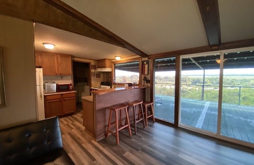 Uvalde House | Serene Escape: Riverfront Retreat with Breakfast Included