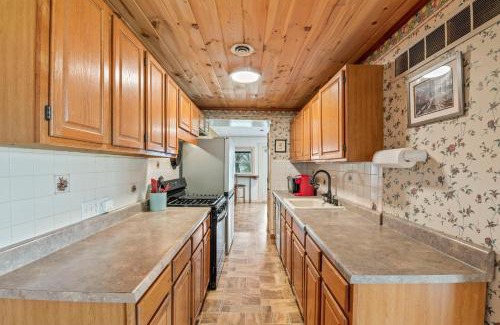 St. Charles House | Discover The River Stables: Pet-Friendly Retreat in St. Charles