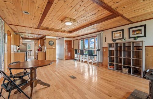 St. Charles House | Discover The River Stables: Pet-Friendly Retreat in St. Charles