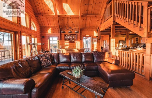 De Soto Cabin | River View Lodge: Romantic Getaway with Pool and Spa