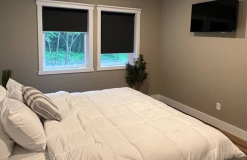 Southern Coast Cottage | Discover Riverbend Hideaway: Pet-Friendly & Family Retreat