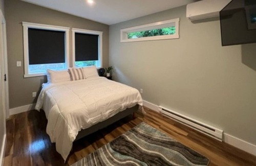 Southern Coast Cottage | Discover Riverbend Hideaway: Pet-Friendly & Family Retreat