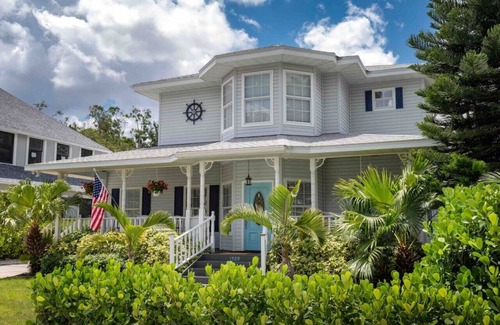 Bradenton House | Riverhouse Retreat: Guest Rated 9.8 with Heated Pool