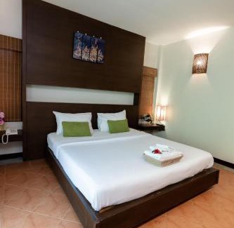 Ban Tai Resort | Relax at The RiverKwai Bridge Resort with Pool & Dining