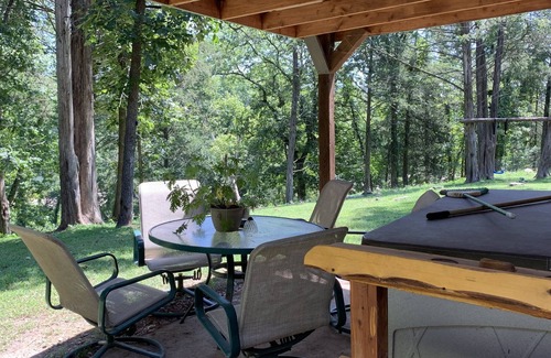 Scraper House | Experience The River’s Edge: Pool, Spa & Family Fun Await