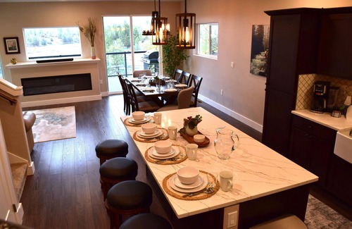 Post Falls House | Experience The Riverside Cliff House with Ocean Views & Spa