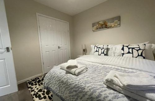 Alloa House | Pet-Friendly Retreat at The Riverside with Family Amenities