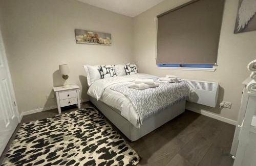Alloa House | Pet-Friendly Retreat at The Riverside with Family Amenities