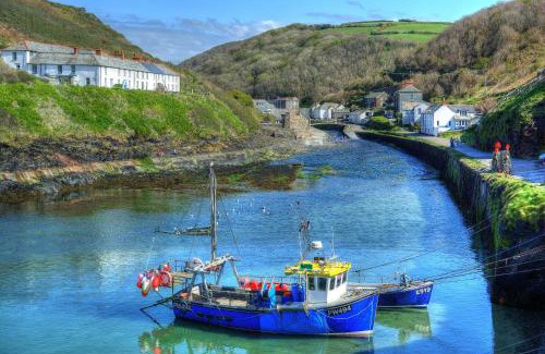 Boscastle Bed & Breakfast | Elegant Riverside Retreat: 4-Star Comfort with Dining