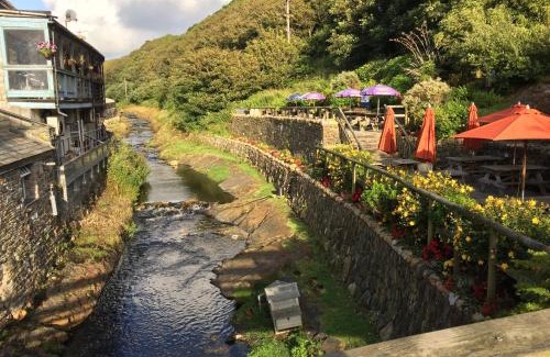 Boscastle Bed & Breakfast | Elegant Riverside Retreat: 4-Star Comfort with Dining