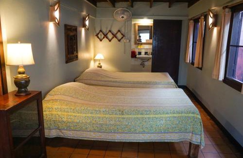 Lampang Hotel | Explore The Riverside Guest House: Family-Friendly Retreat