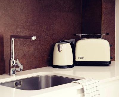 Pedret Apartment | Pet-Friendly Riverside Lodge with Kitchen Amenities